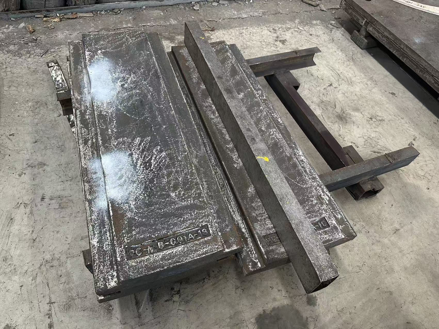 Ball mill shell liner casting PC-MB-001A-18 with casting number - QM Mill Liners