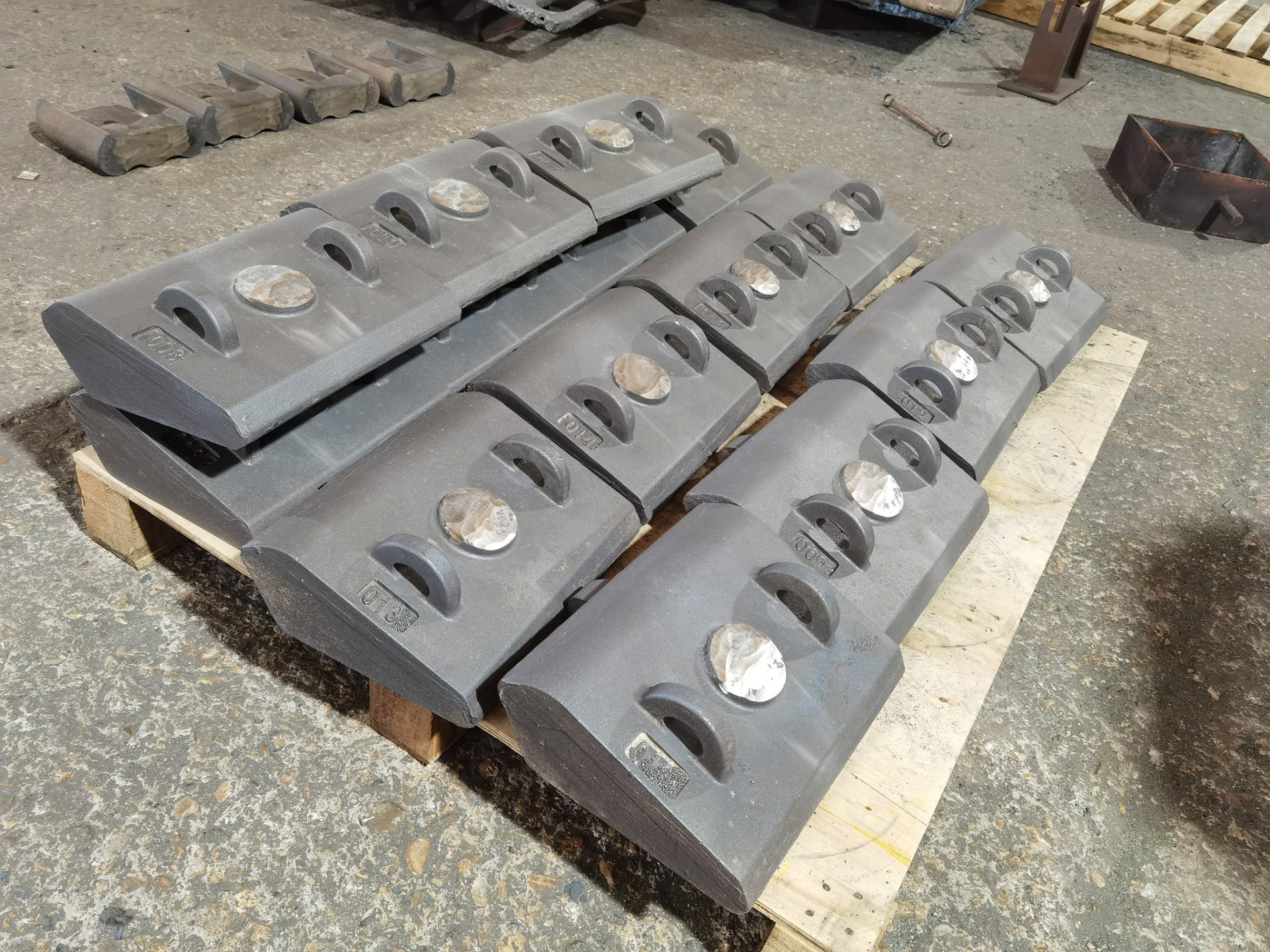 Cr-Mo alloy steel mill liner castings, cast and dressed, ready for fitting — QM Mill Liners
