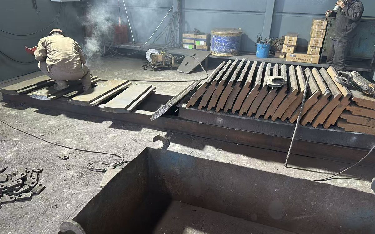 Fitters grinding and inspecting mill liner castings before final QC